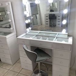 Frameless Makeup Vanity 