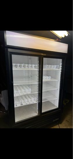 True commerical fridge