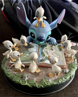 Disneyland Stitch And Ugly Duckling 