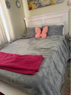 White queen size bed