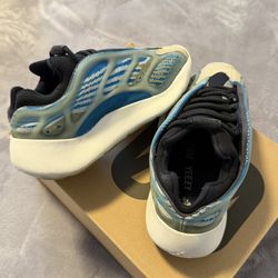 Adidas Yeezy 700v3 Size 6