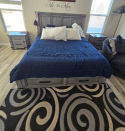 Ashley Furniture Kig 5 piece bedroom set (No mattress)