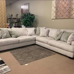 New/ Oversized White Sectional,seccional,couch/Delivery Available/ Financing Options/