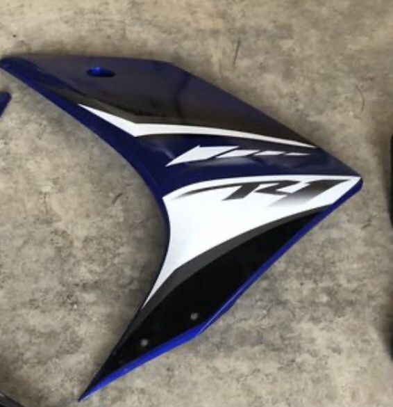 2007-2008 yamaha R1 OEM left quarter fairing be in great Condition and no scratches.