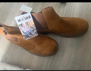 Men shoes size 12