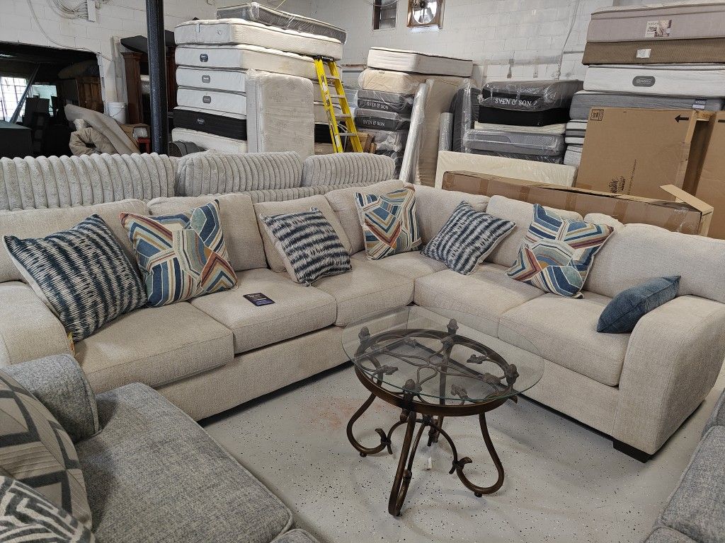 New sectional 🚚 we can deliver 🚚

$39 initial payment 

Total price $1199