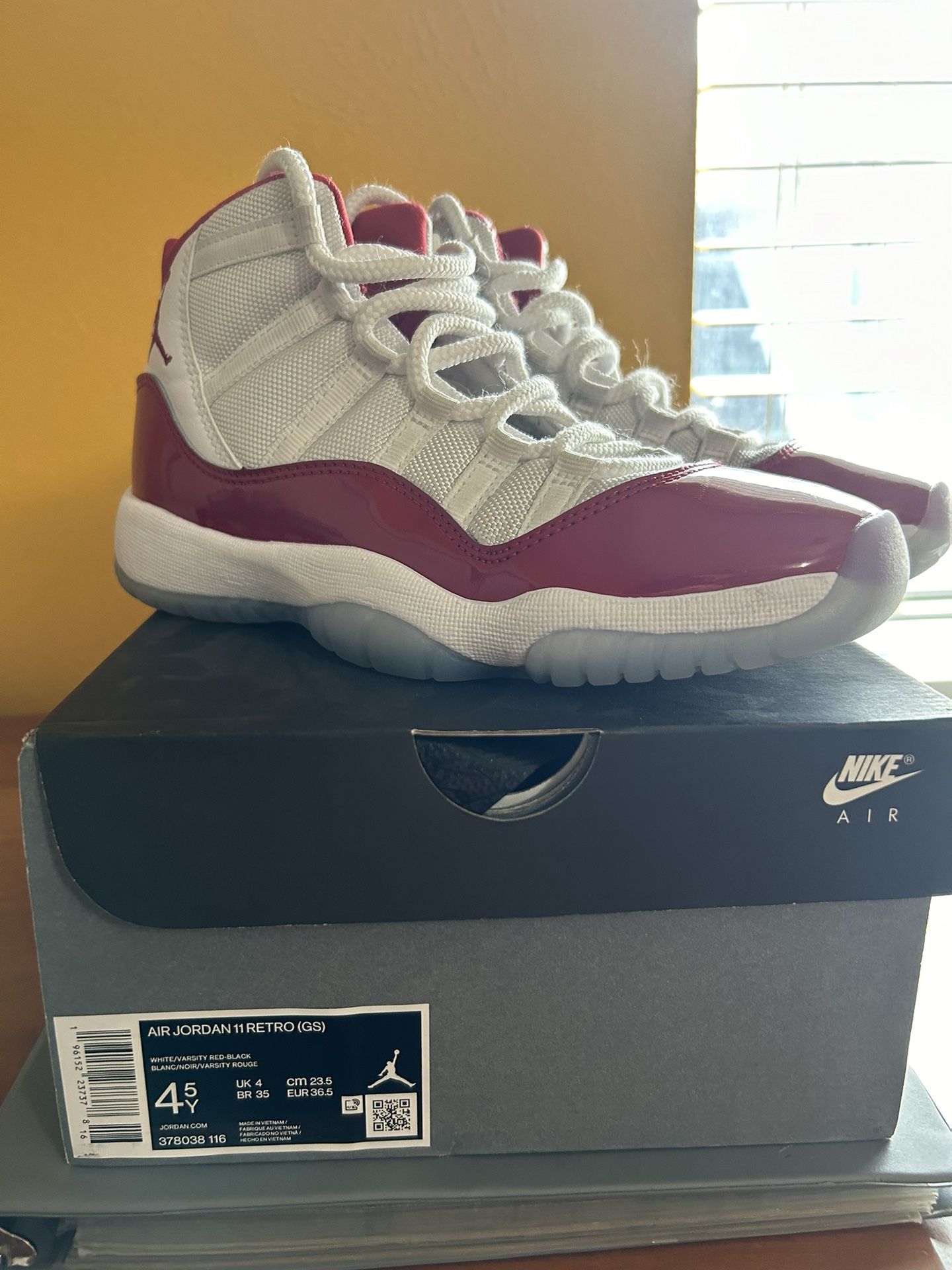 Jordan Retro 11 Cherry Sz 4.5