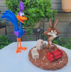 3D printed Road Runner and Coyote fan art figures 6  inches