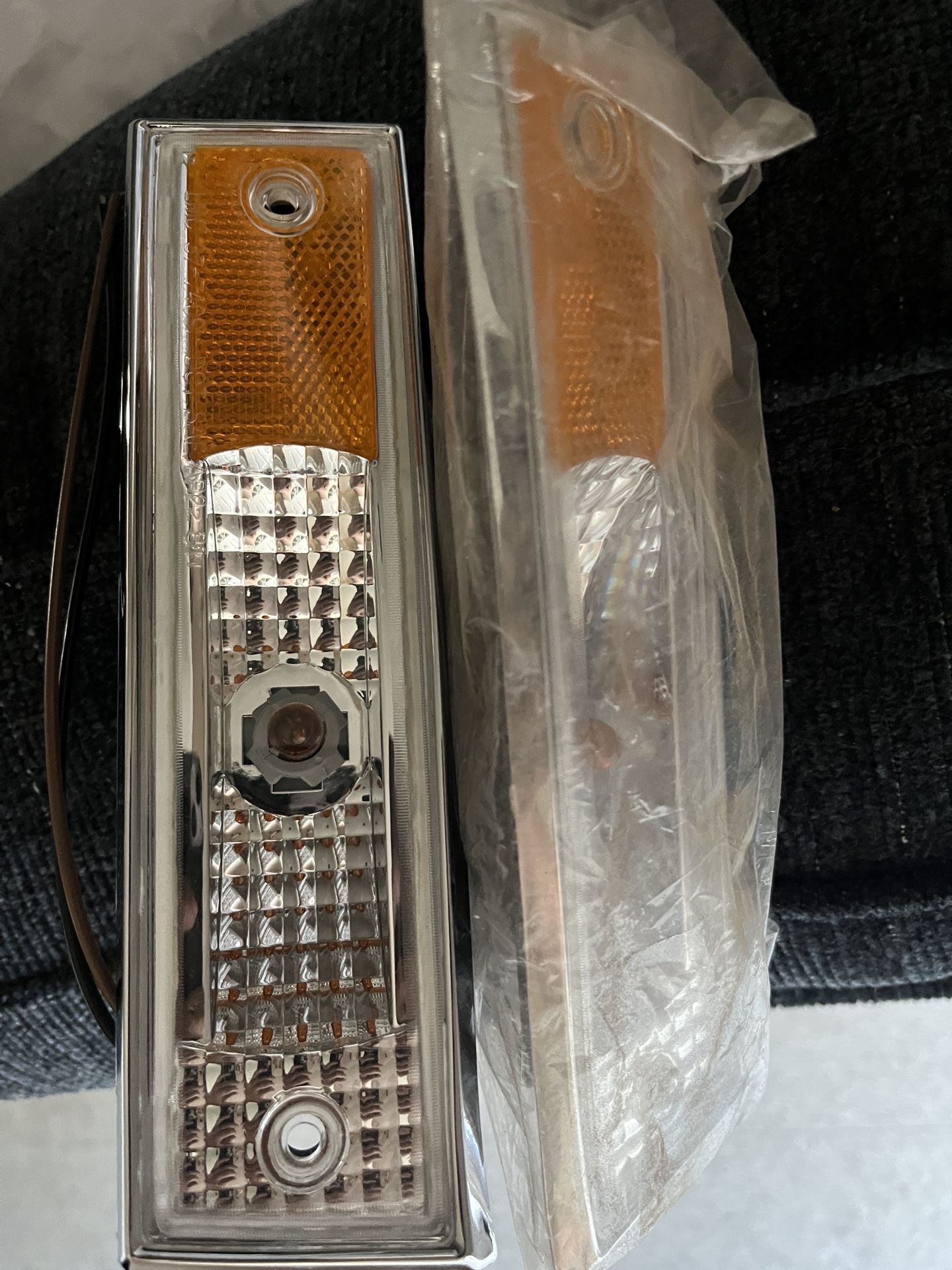 1(contact info removed) Sidemarker Lights (gmc / chevy Suburban / Blazer /