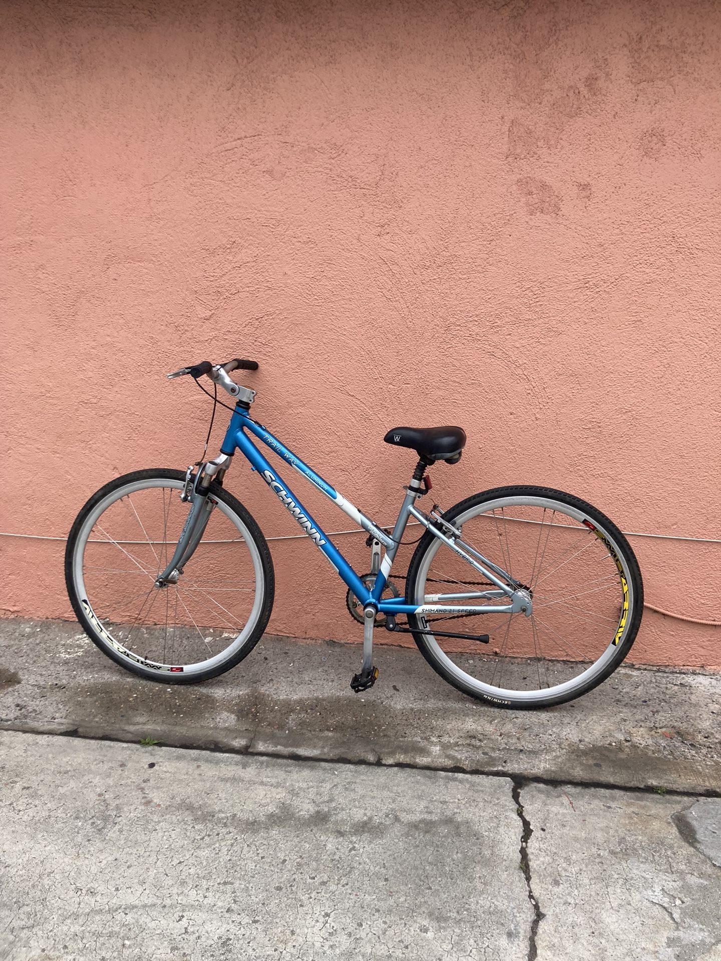 Schwinn Bike For Sale Aluminum Frame 40cm 700x38c Tires Good Condition Ready To Ride