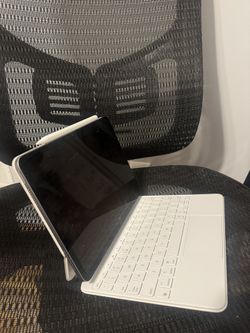 Apple iPad Air (M3) With Keyboard And Pencil 