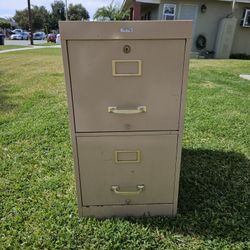 File Cabinet w/key