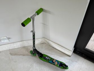 Children's Minecraft Light Up Scooter. New out of box unused.
