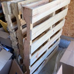 8 Wood pallets