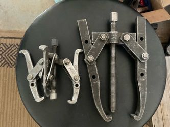 Gear pullers