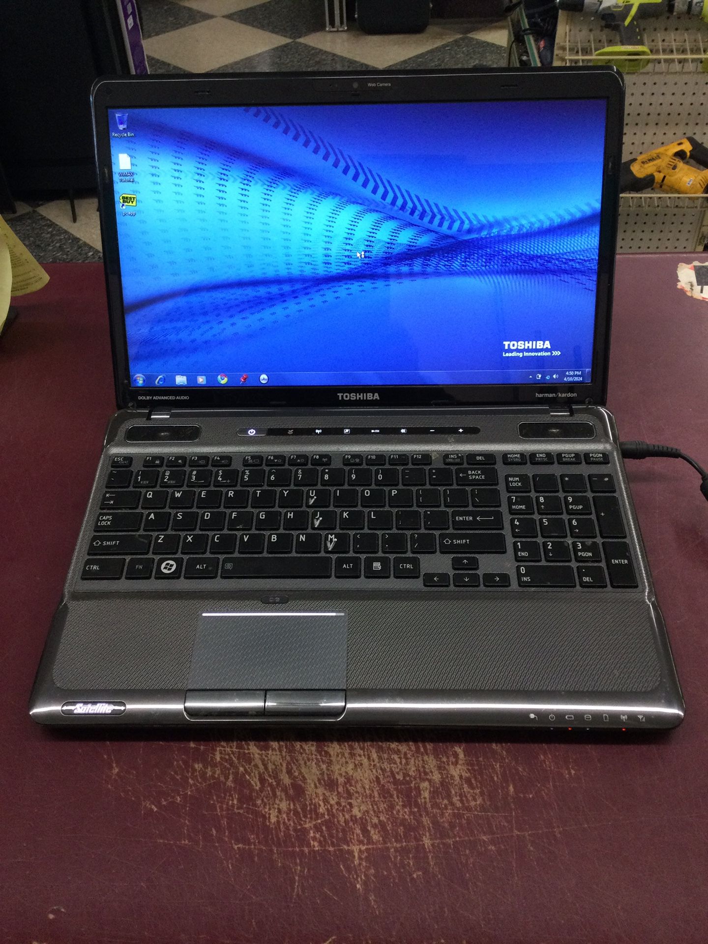 BROKEN TOSHIBA 16” Laptop Computer Windows 7 NEEDS REPAIR OR FOR PARTS