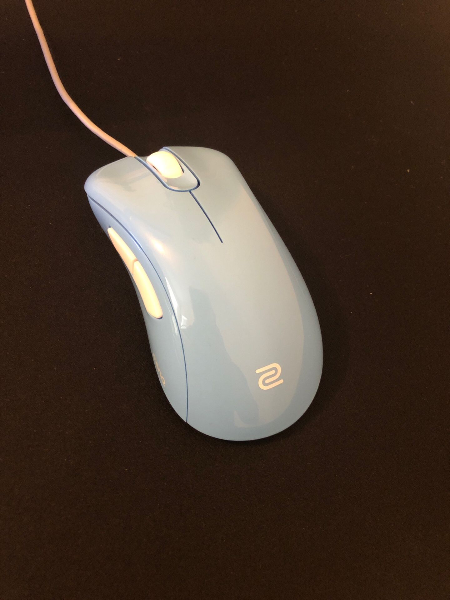 zowie ec2b divina gaming mouse with mouse bungee