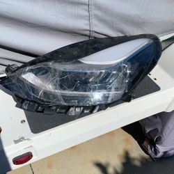 2023 Tesla Model Y/3 Cracked Headlight Lense