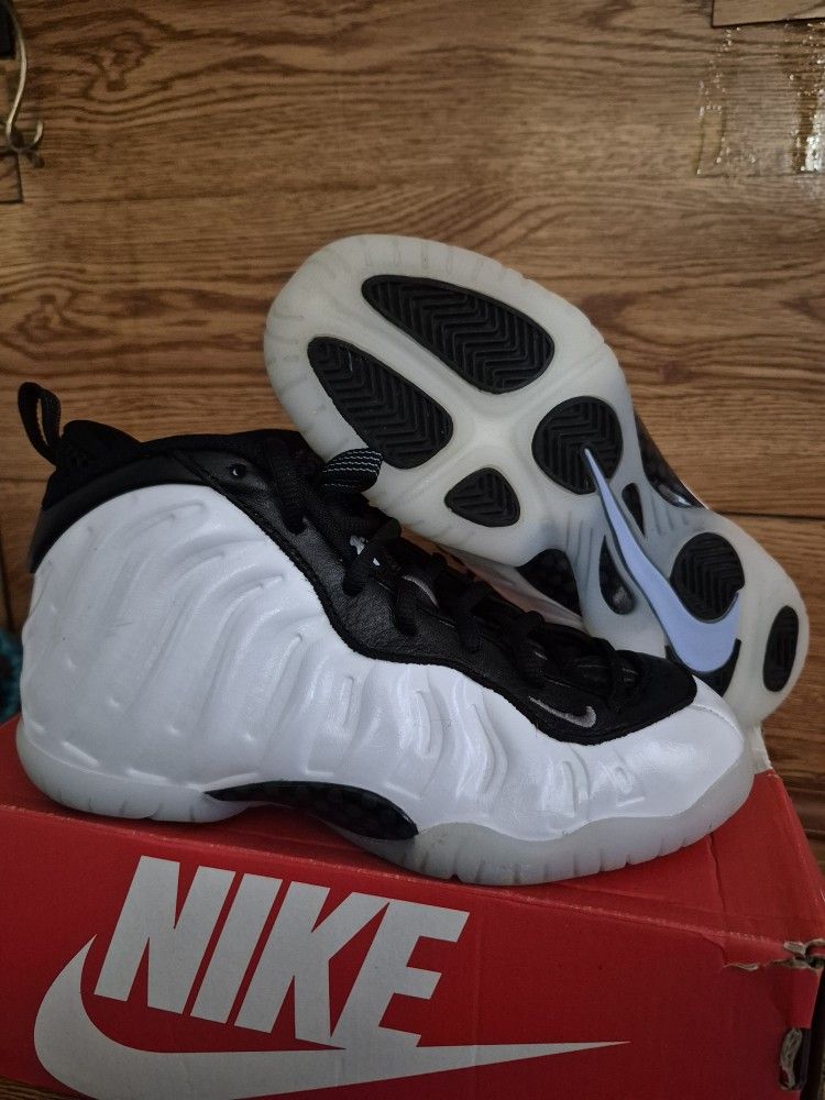 Nike Foam Posite Size 2y