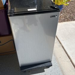 Magic chef refrigerator 