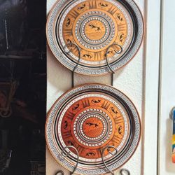 Wall Decoration Rack And 2 Aluminum Plates 