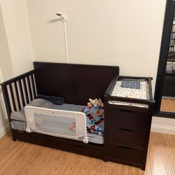 Graco Hadley 5-in-1 Convertible Crib & Changer.