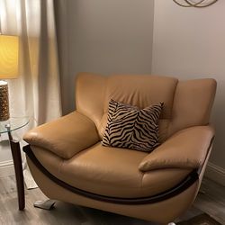 Modern Italian leather chair