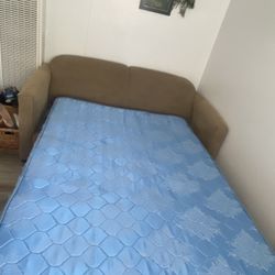 🛋️ FREE Fold-Out Couch Bed – First Come, First Served! 🛏️
