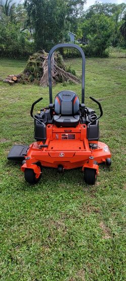 2025 Kubota Z252KH 54in zero-turn mower with just 28 hours.