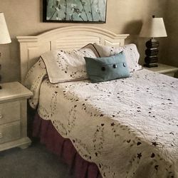 Complete Broyhill Bedroom Set