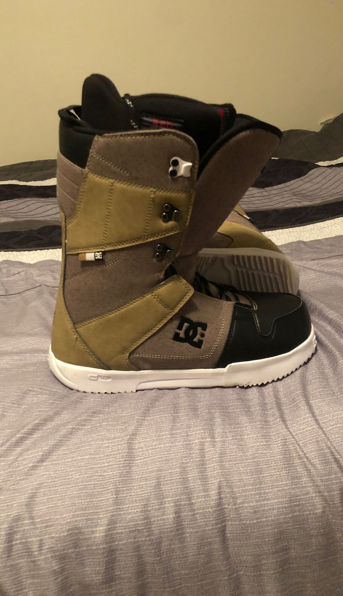 DC snowboard boots