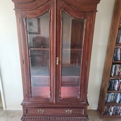 Mohagany Curio Cabinet