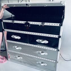 Mirrored Chest/drawers 