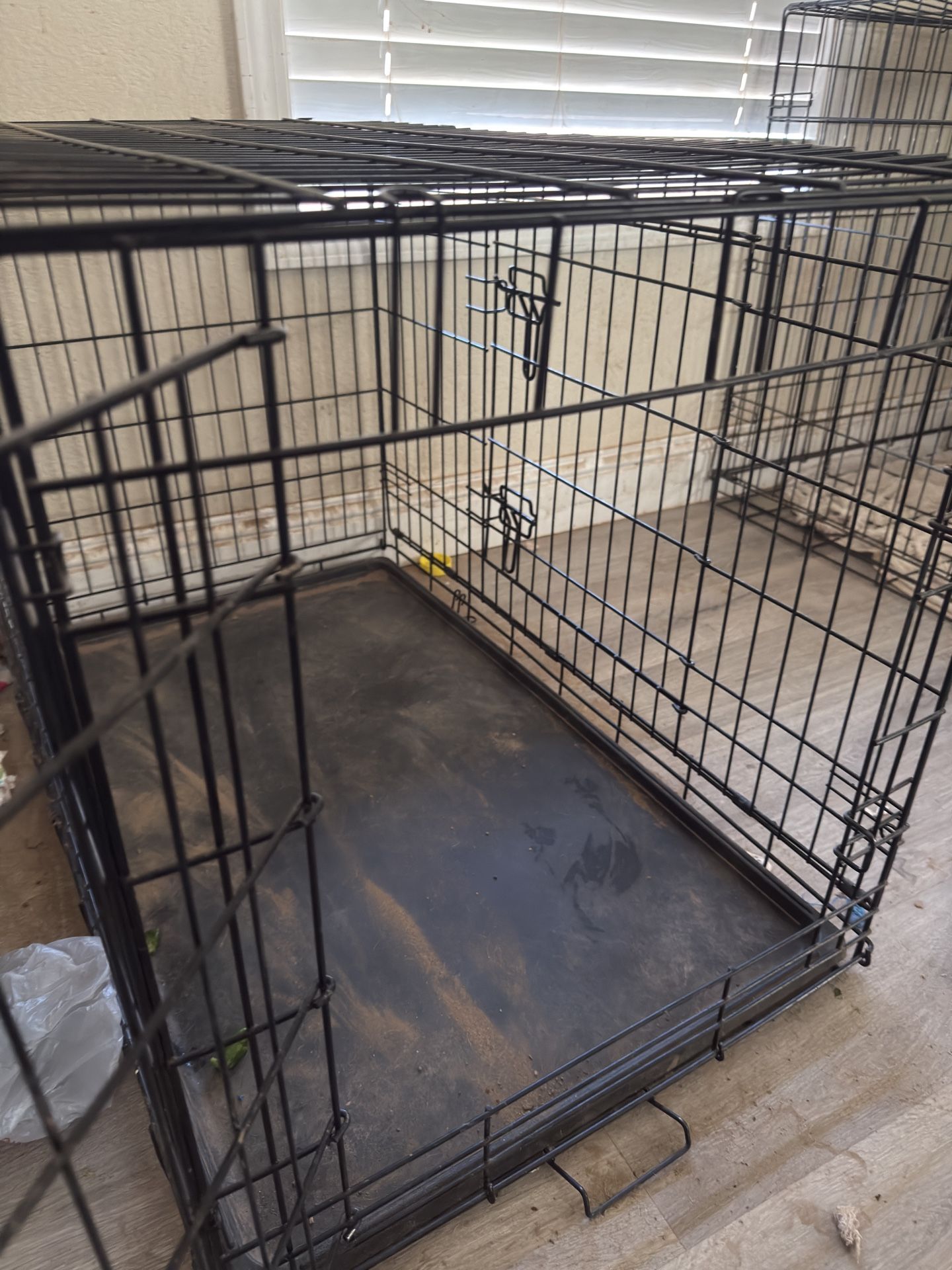 Medium Dog Cage  (No board on bottom of cage)