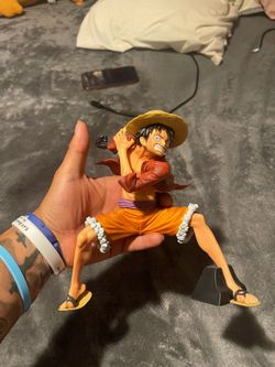 Luffy statue