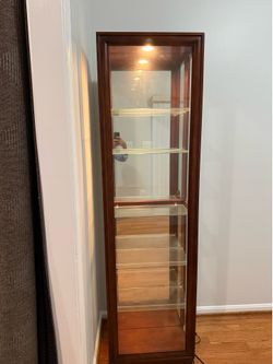 Curio cabinet - Like NEW