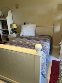 Full size bedroom set + Armchair + + Read Description