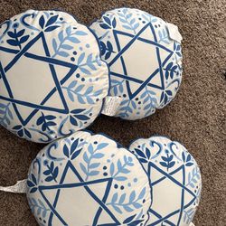 Throw pillows slightly used