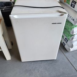 Black And Decker Mini Fridge