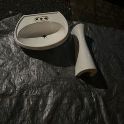 Pedestal sink