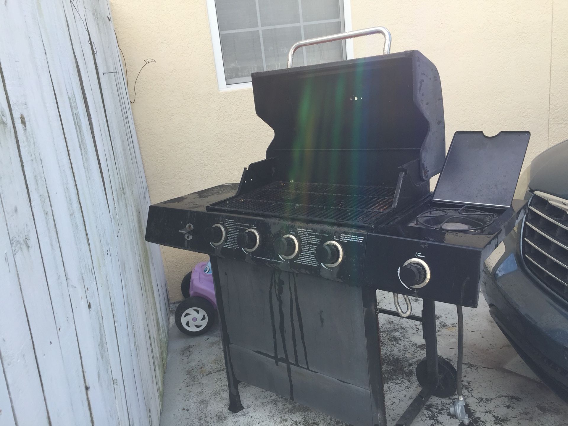 I’m selling this grill is a real good condition for $75 gas grill