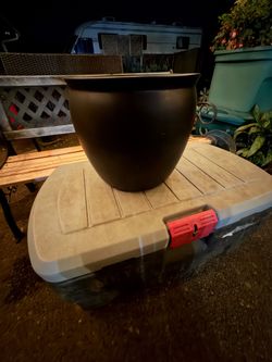 Large Black Round Planter Pot.  Read description 1st