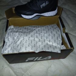 Kids Fila Basketball Shoe. Size 1.5 Youth