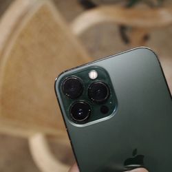 Apple iPhone 13 Pro Max alpine green 128gb T-mobile *cracked screen*