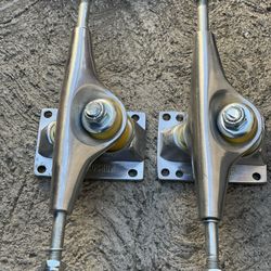 Skateboard Trucks
