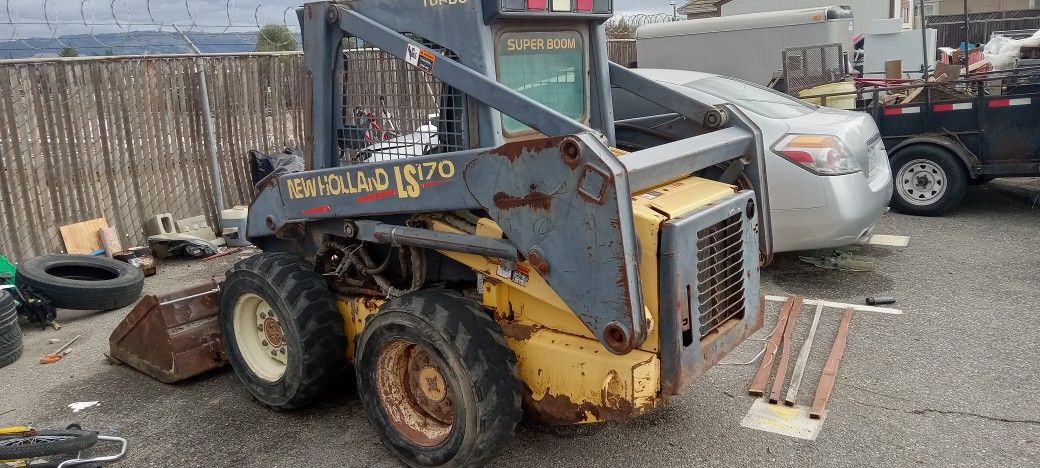 New Holland BOBCAT Tractor Super BOOM