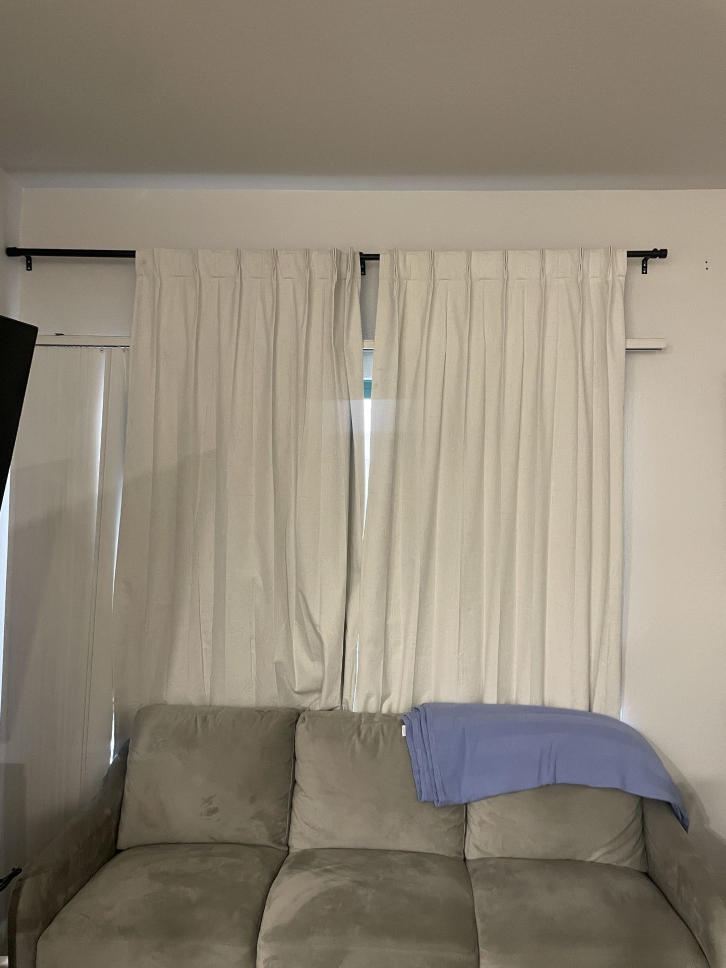 Curtains With Curtain Rod