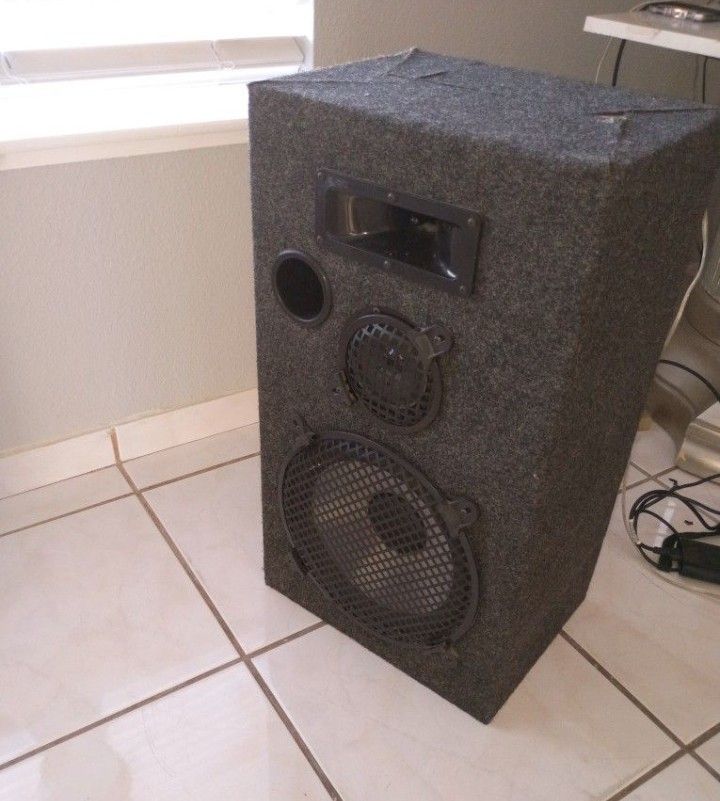 I'm selling 1 speakers