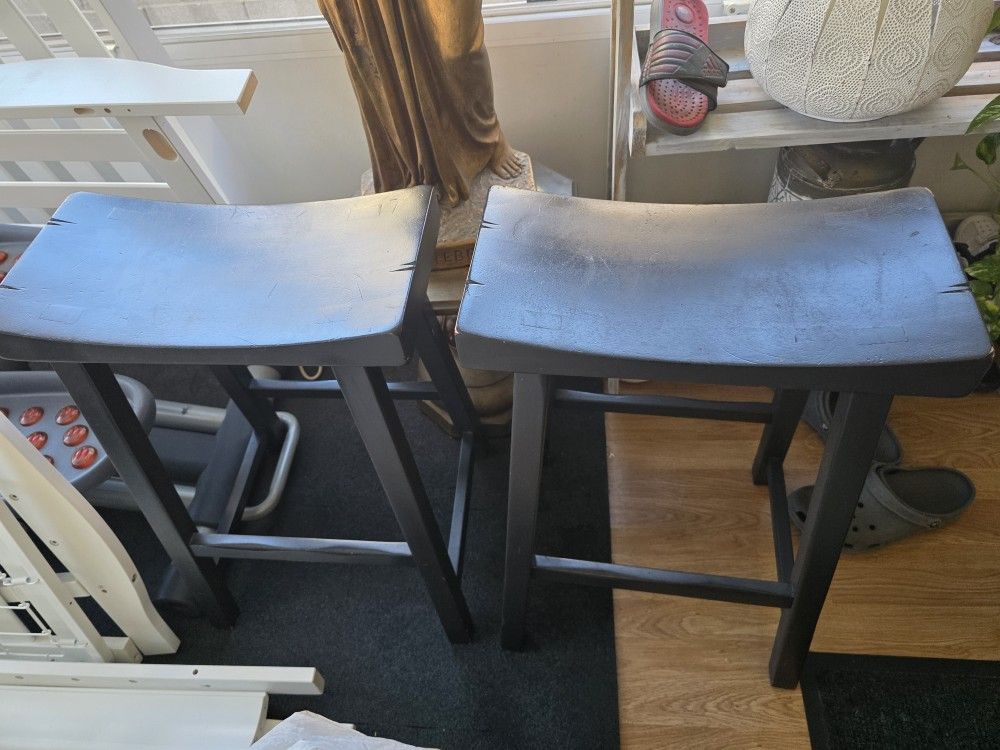 2 Counter Height Bar Stools