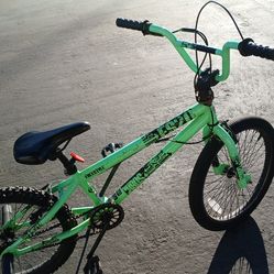 Madd Gear Freestyle BMX Child Bicycle, 20" Wheels, Green